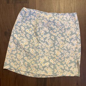 Wild Fable Mini Skirt | Light blue with White Daisies | Size 6